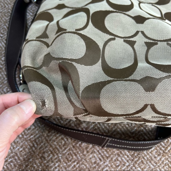 COACH TAN/BROWN HANDBAG WITH STRAP USED SOME WEAR ON BOTTOM OF FABRIC SEE PICS - Picture 8 of 15